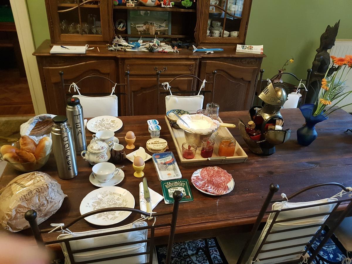 Chateau Lambert Moulinsart Hotel, Shuttle Airport, Long Term Parking, Snooker, Large Terrasse, Dinner, Breakfast شارلروا المظهر الخارجي الصورة