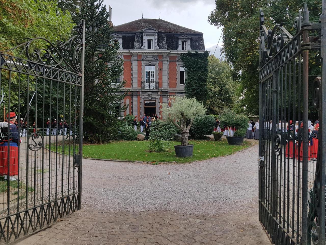 Chateau Lambert Moulinsart Hotel, Shuttle Airport, Long Term Parking, Snooker, Large Terrasse, Dinner, Breakfast شارلروا المظهر الخارجي الصورة
